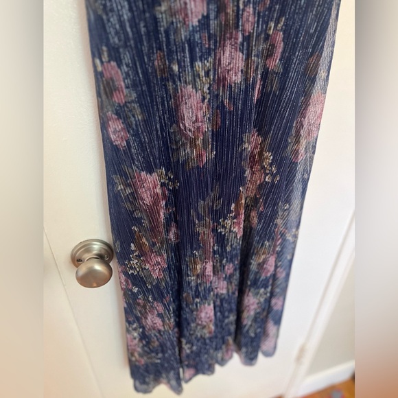 Navy Floral Shimmer Dress—Missing Belt, Size 4 - Picture 8 of 17